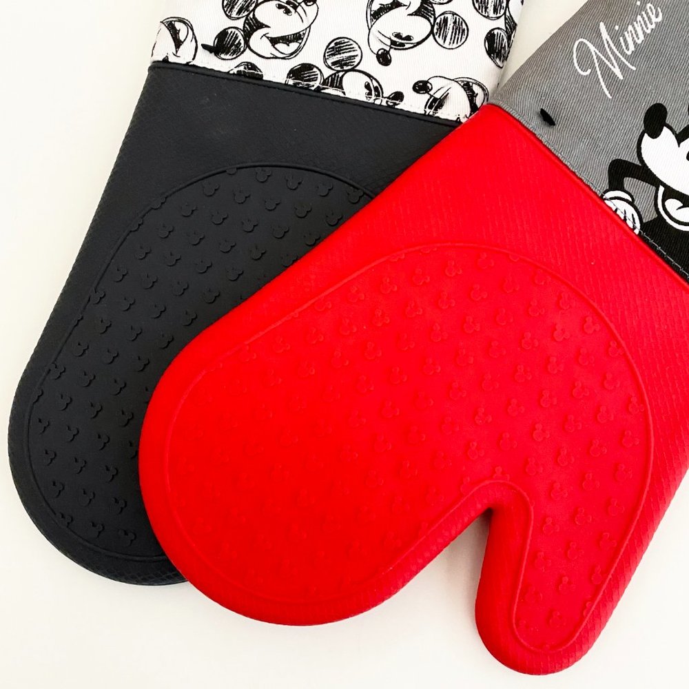 Disney Mickey Mouse Minnie Mouse Silicone Oven Mitts - Picture 8 of 8